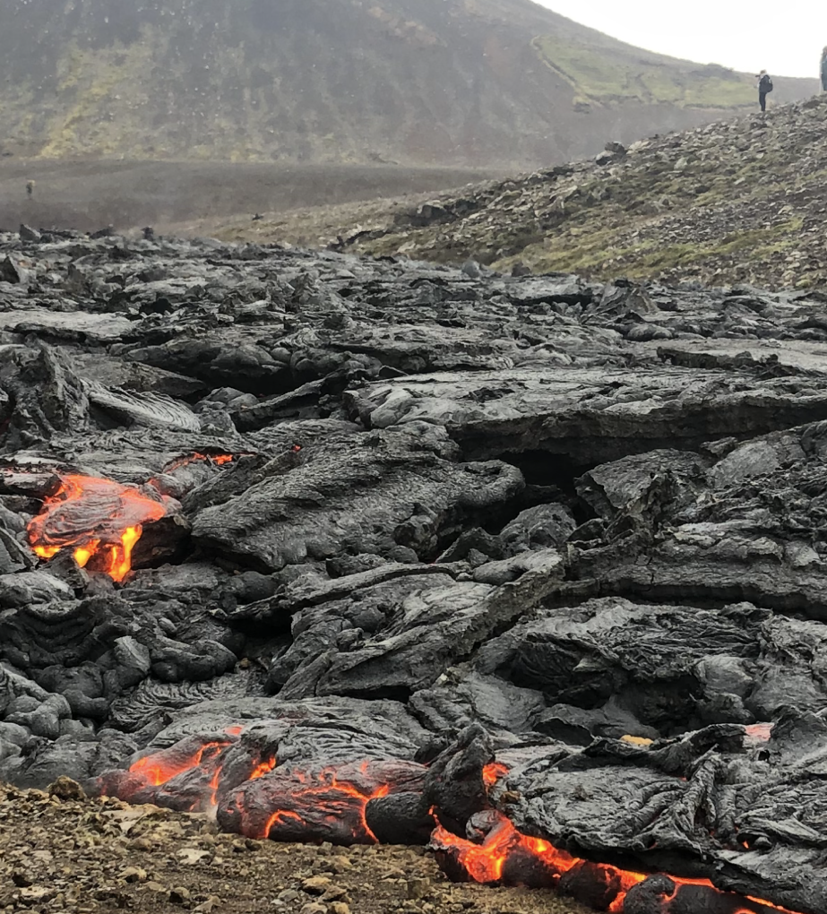 Viajar a un volcán activo en Islandia: nuestra experiencia y cómo prepararte